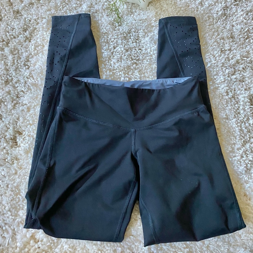 Great champion unique work out leggings w side zipper and holey sides de…
